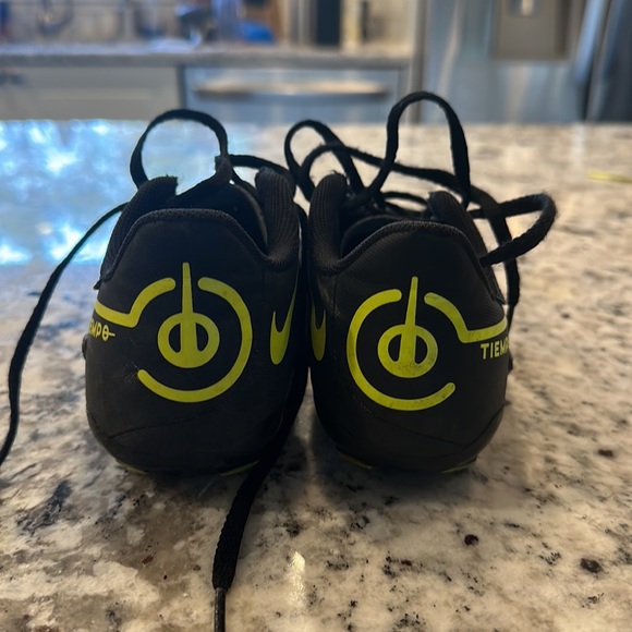 Boys Nike Tiempo Cleats size 1.5 - Picture 4 of 6